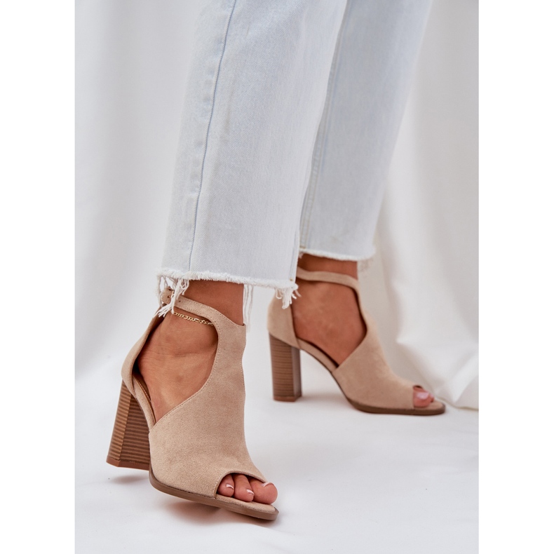 Sandales sur l'éco en daim post beige 2