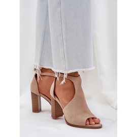 Sandales sur l'éco en daim post beige 3