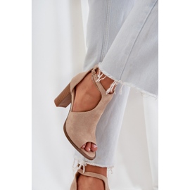 Sandales sur l'éco en daim post beige 5