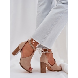 Sandales sur l'éco en daim post beige 6