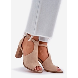 Sandales sur l'éco en daim post beige 1