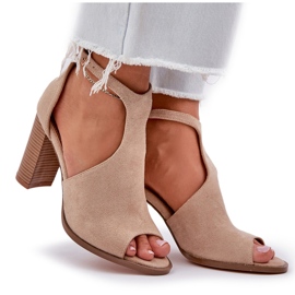 Sandales sur l'éco en daim post beige 8