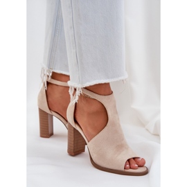 Sandales sur l'éco daim pilier léger beige 3