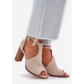 Sandales sur l'éco daim pilier léger beige 1