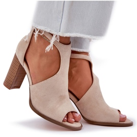 Sandales sur l'éco daim pilier léger beige 7