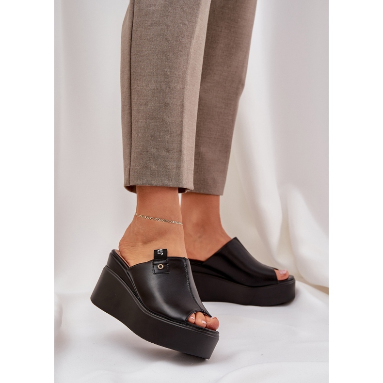 Pantoufles sur la plate-forme et en cuir noir eco cales 2
