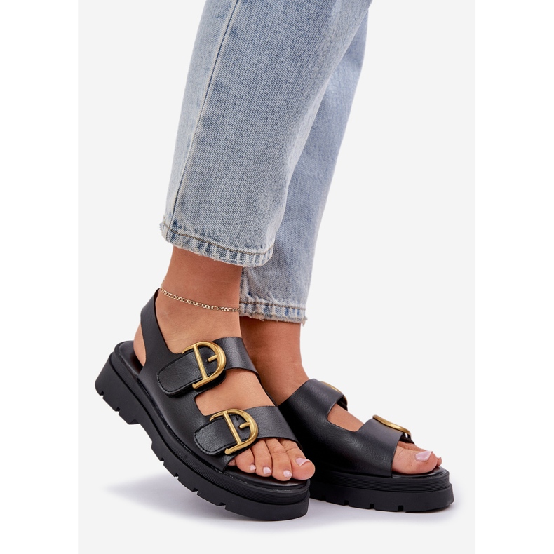 Sandales en cuir écologique avec des pinces noires le noir 1