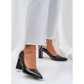 Pompes peintes sur le bar talons noirs 2