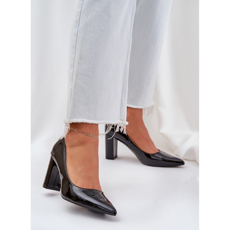 Pompes peintes sur le bar talons noirs 2