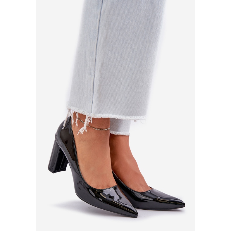 Pompes peintes sur le bar talons noirs 1