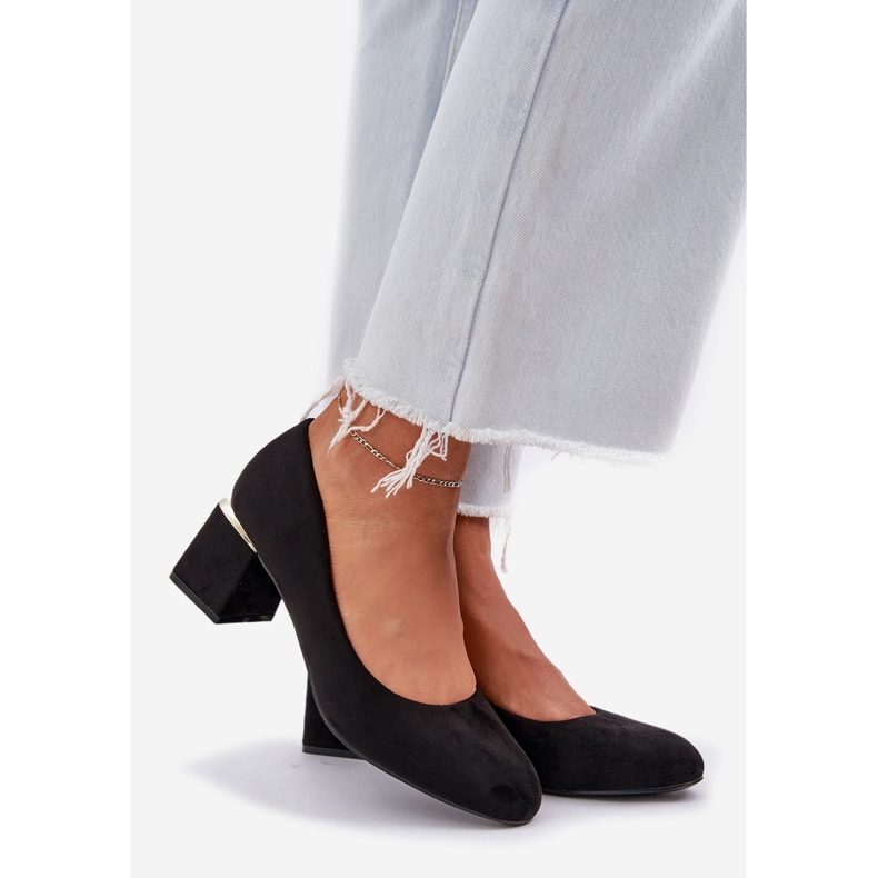 Eco en daim pompes sur le pilier noir 1