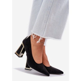 Pompes élégantes sur le nez noir du pointeur 1