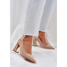 Pompes élégantes sur le pilier de l'orteil sombre beige 2