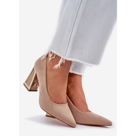 Pompes élégantes sur le pilier de l'orteil sombre beige 1
