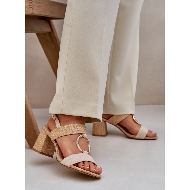 Sandales sur le bar talon beige 2 Sandales sur le bar talon beige 2