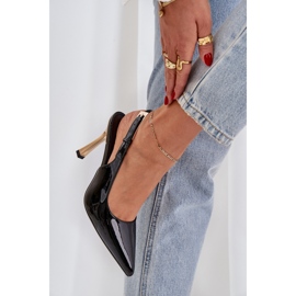 Verni les talons hauts avec un talon ouvert et des orteils pointés le noir 5