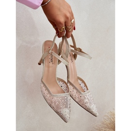 Talons décorés avec un talon en or ouvert d'or 9