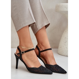 Talons hauts décorés avec un talon noir le noir 7