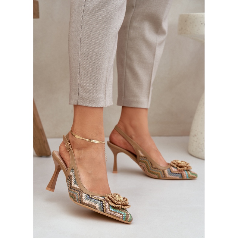 Talons hauts tressés avec un talon brun 2