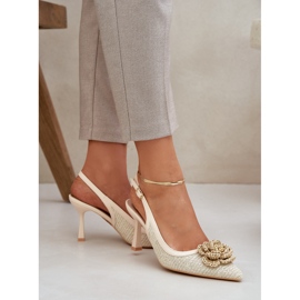Né à talons hauts avec un talon beige 3