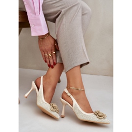 Né à talons hauts avec un talon beige 5