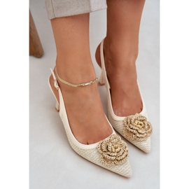 Né à talons hauts avec un talon beige 8