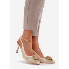 Né à talons hauts avec un talon beige 1