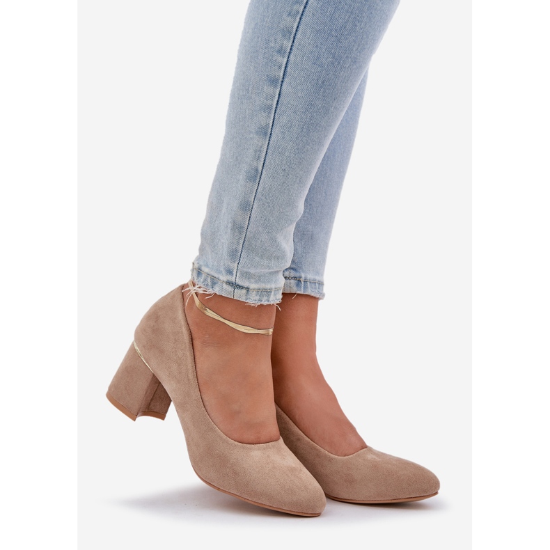 Pumps en daim eco sur le post de la taille de l'obscurité beige 1