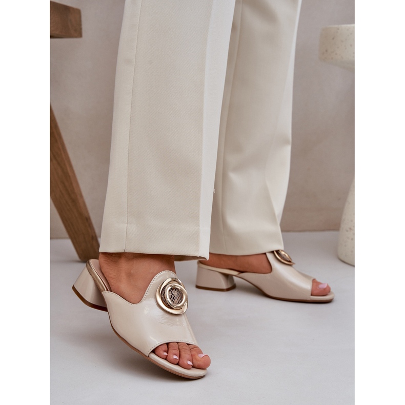 Jezzi Élégants Heaves des femmes avec une décoration beige 2