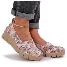 Jezzi Chaussures pour femmes avec un motif de coin multicolore ouvert blanche 9