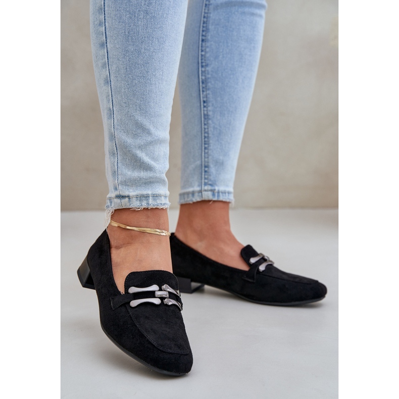 Mocassins avec un ornement sur un talon délicat eco en daim noir le noir 2