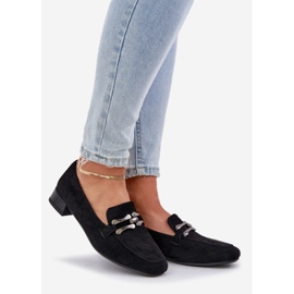 Mocassins avec un ornement sur un talon délicat eco en daim noir le noir 1