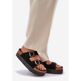 Slippers pour femmes sur une plate-forme massive avec des boucles noires le noir 1