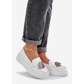 Mocassins en cuir féminin avec franges sur la plate-forme blanche 1