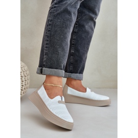 LIPEURS DE CUIR LETURS LECTRAVEMENTS Chaussures féminines sur la plate-forme et coins blancs blanche 2