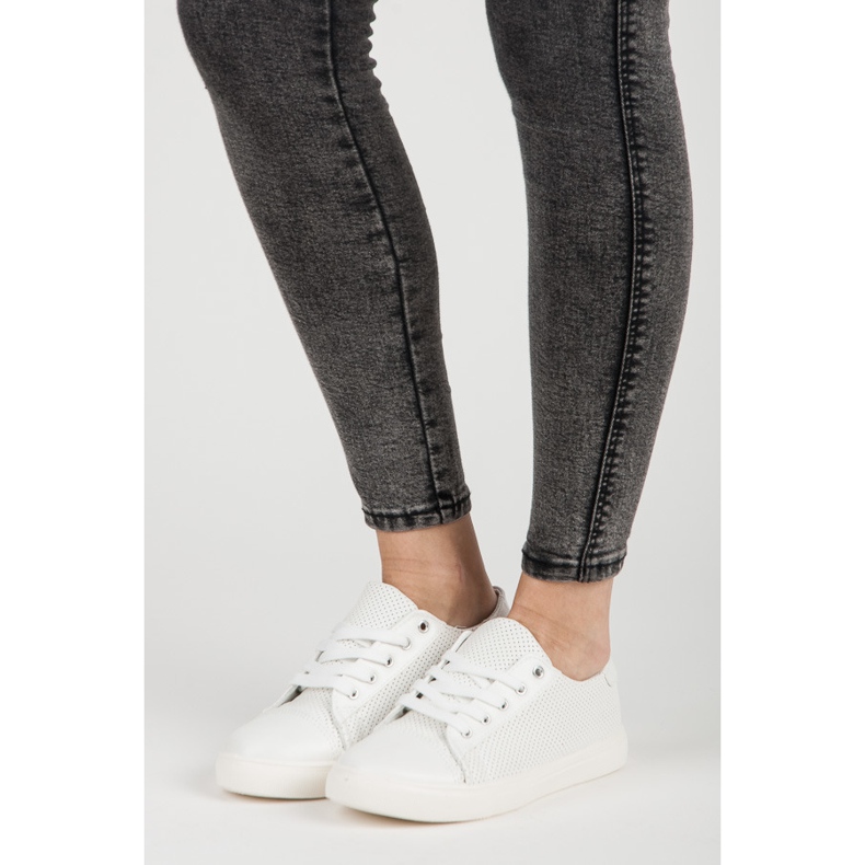 Baskets ajourées blanche 1