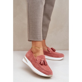 Mocassins sur un daim rose délicat 2
