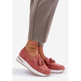 Mocassins sur un daim rose délicat 1