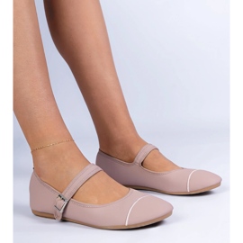 Ballerines roses avec une finition mate fixée avec une boucle 3