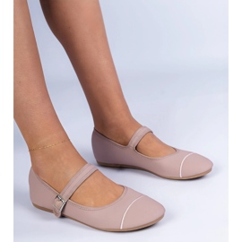 Ballerines roses avec une finition mate fixée avec une boucle 4