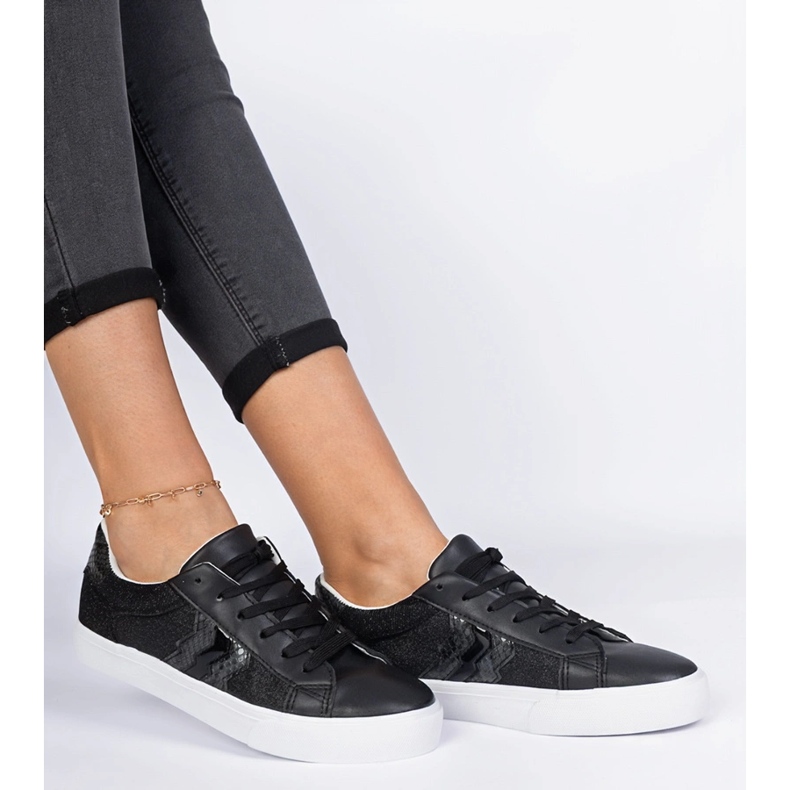 Baskets noires avec un motif d'animal décoré de paillettes le noir 2