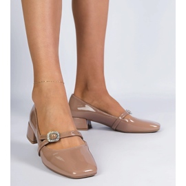 Pompes élégantes brunes décorées de zircons 1 Pompes élégantes brunes décorées de zircons 1