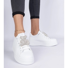 Sneakers pour femmes blanches décorées d'un ours en peluche en strass 1