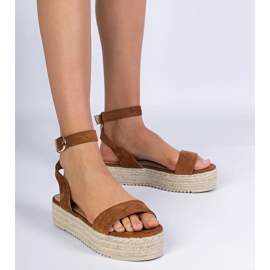 Sandales d'espadrilles bruns sur la plate-forme 1