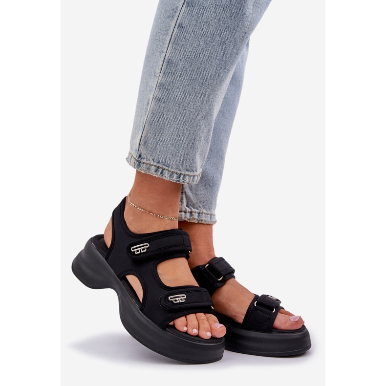 Sandales légères de matériaux sur la plate-forme noire 1