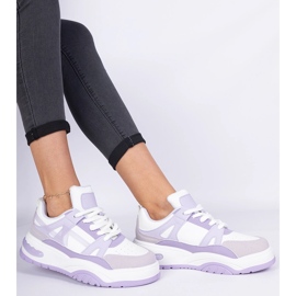 Baskets violettes avec lacets épais 2