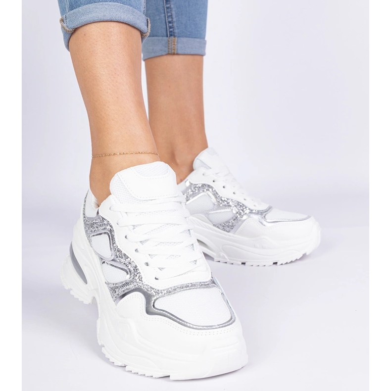 Baskets blanches pour femmes décorées de paillettes 1