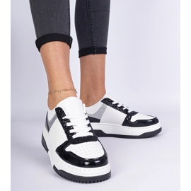 Baskets femme noires à semelle épaisse 1