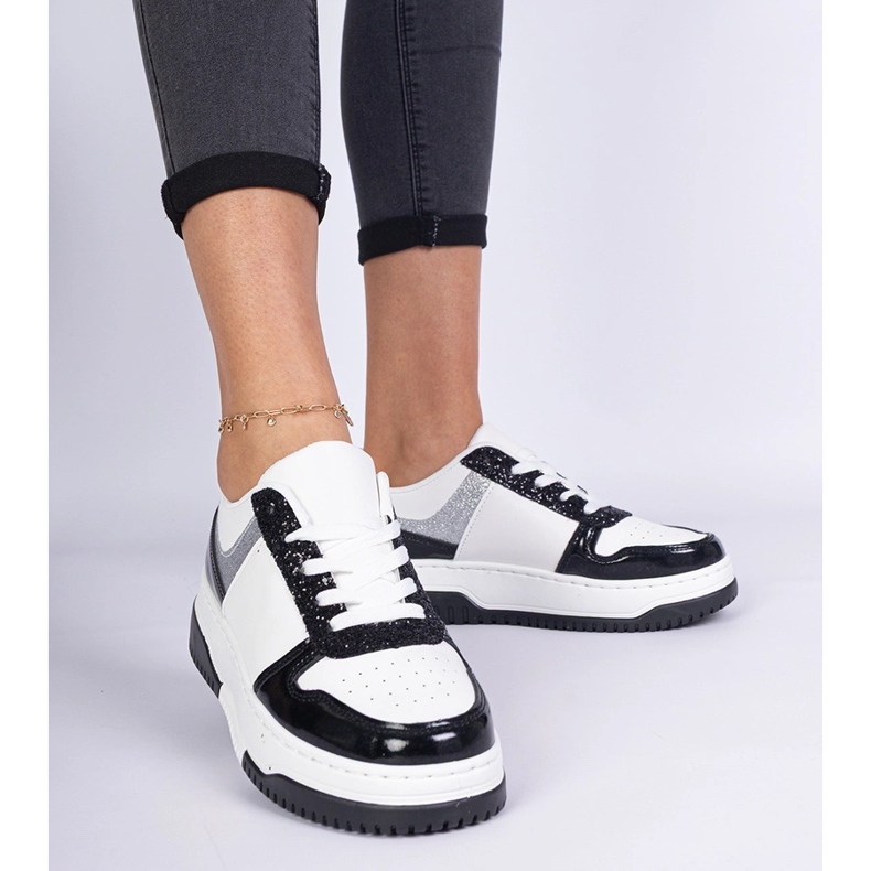 Baskets femme noires à semelle épaisse le noir 1 Baskets femme noires à semelle épaisse le noir 1