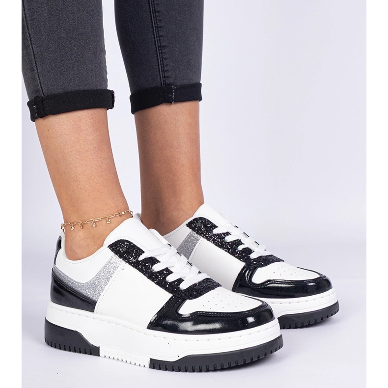 Baskets femme noires à semelle épaisse le noir 2 Baskets femme noires à semelle épaisse le noir 2